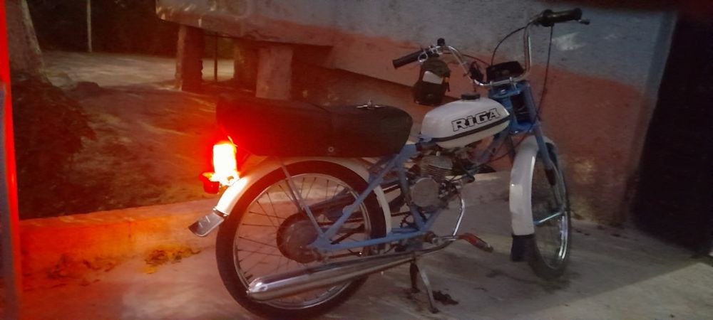 Riga 13 Velomotors Sarkane zwaigne