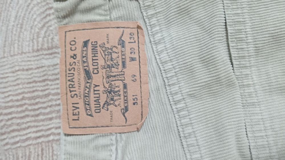 Чоткие Левайсы 551