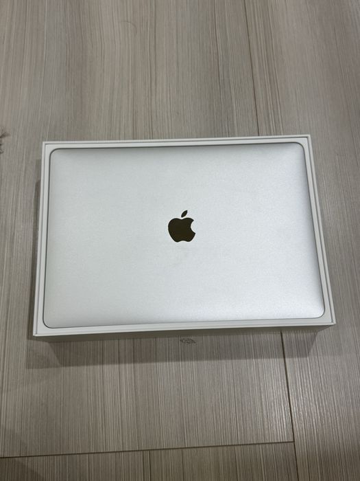 Macbook Pro Silver 13-inch, 2019, 128gb, touch bar