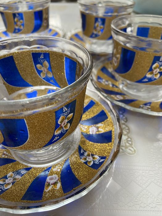 Продам красивый набор из 5ти чашек
