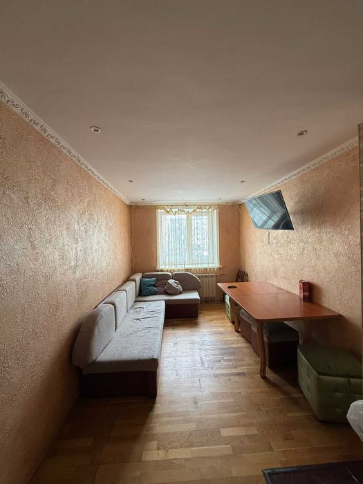 Продается трех комнатная квартира,