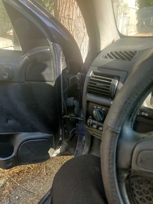 Автомобил Опел астра