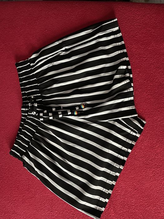 Pantaloni scurti impecabili