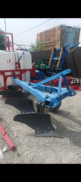 Плуг ПЛН 3.35. 3 корпуса.