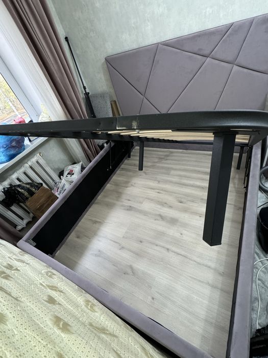 Продам кровать с матрацом