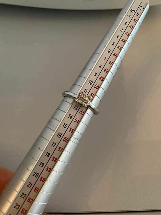 inel din aur alb de 14k,cu 4 diamante de 0,15k ,nou