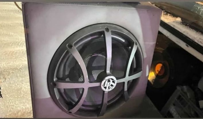 продам сабвуфер 600 ват с усилителем