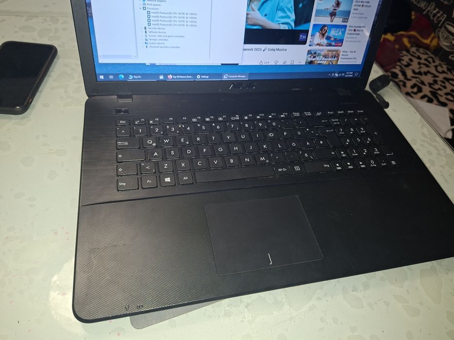 Asus X751, display mare 17", Intel Quad Core, 8 gb ram, 750 gb HDD, baterie ok