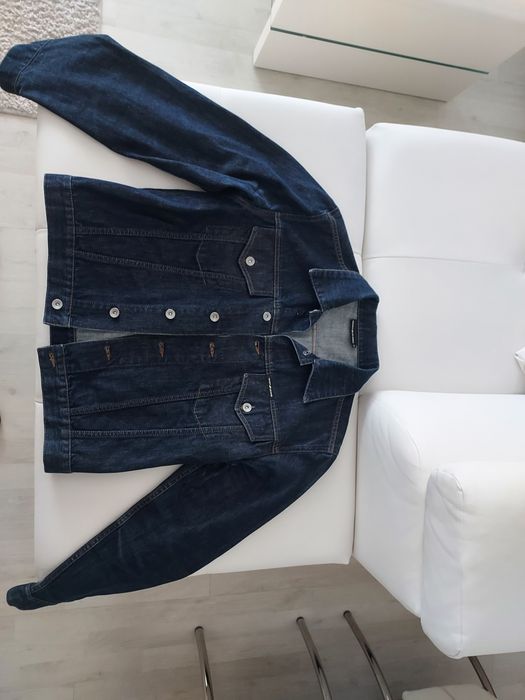 vând Geaca blugi DKNY  în stare perfecta,produs de calitate, măr.M