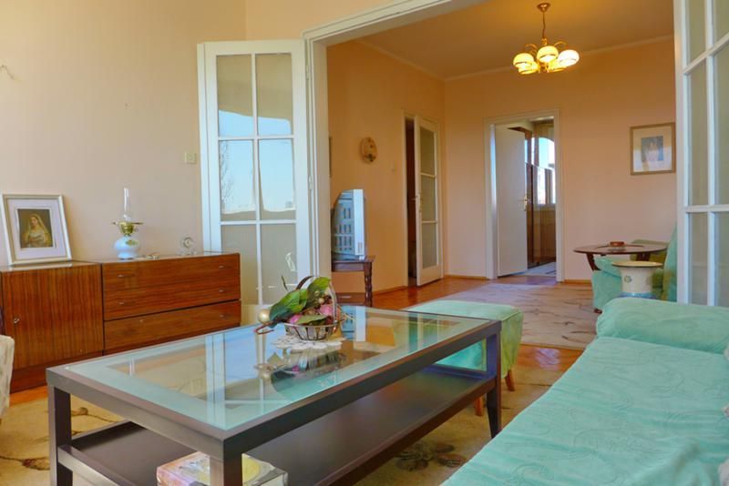 Дава се под наем Тристаен апартамент в София, Център - 120 кв.м за 700 € - Снимка #2