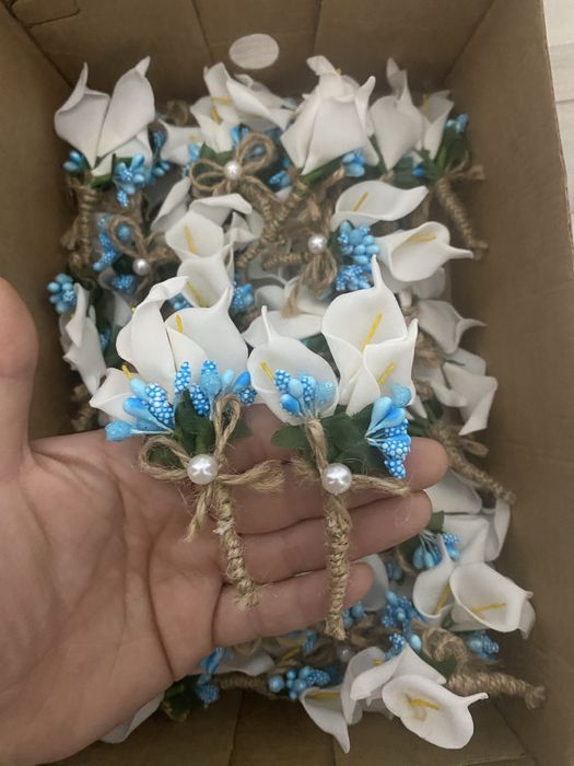 Цветя за яка сини бели