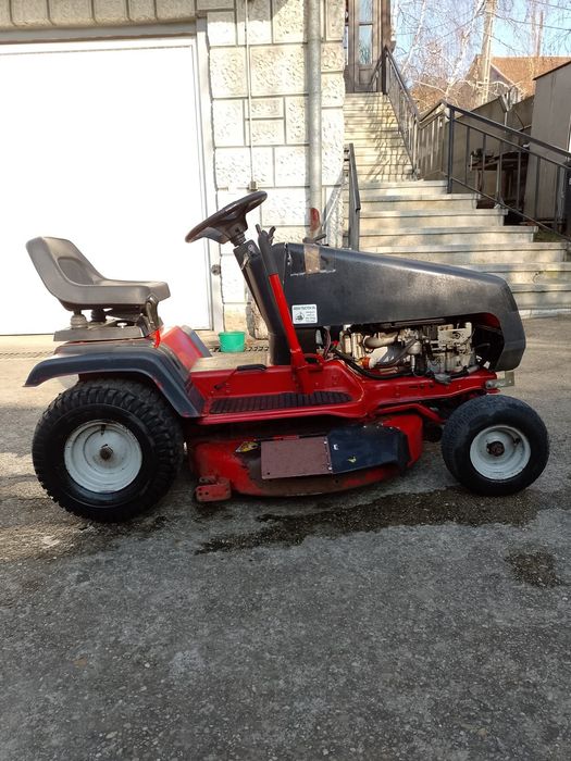Tractor tuns iarba Snapper cu motor Briggs Stratton 14 CP