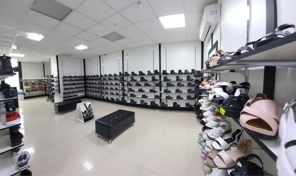 Продам тд кристал  1200 м кв в самом центре