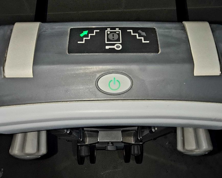 Elevator,pasitor cu roti urca si coboara scarile 4750