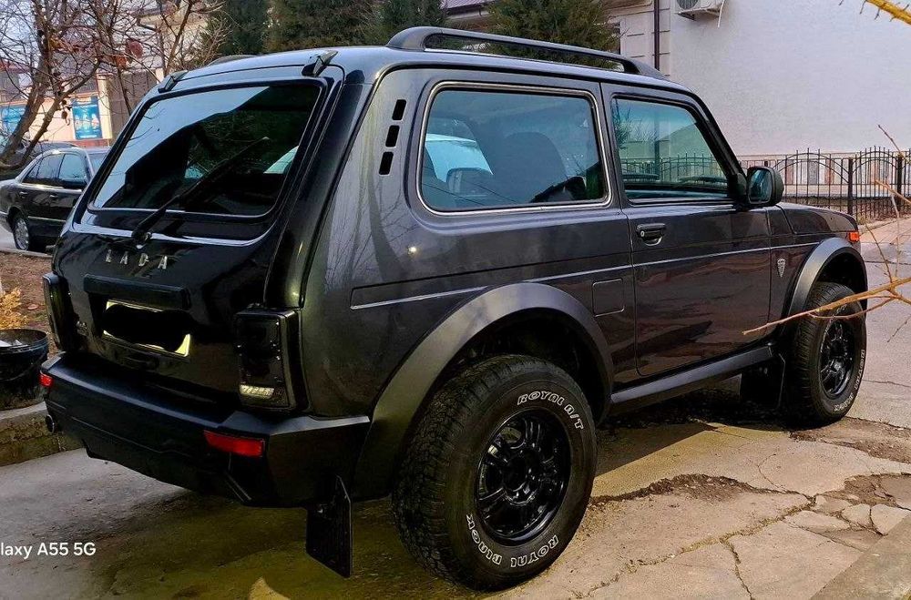 Lada Niva Bronto