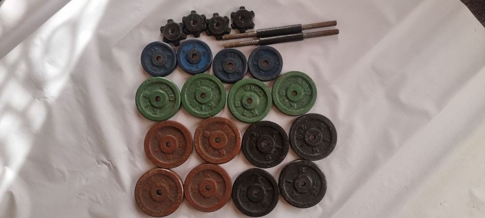 Скамейка с гантелями