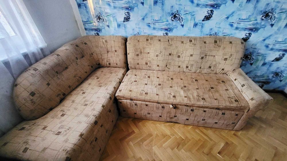 Ъглов разтегателен диван, с голяма ракла