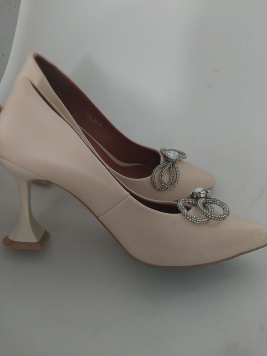 Продаю туфли буу