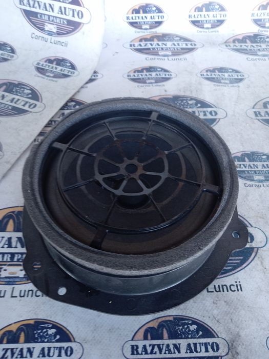 boxa stanga spate audi a4 b9