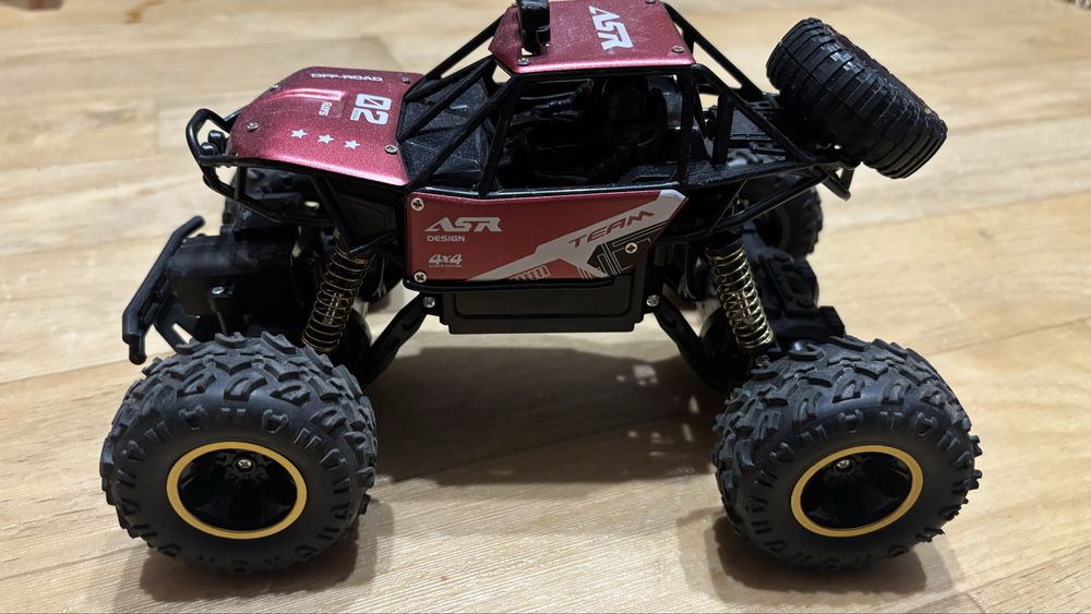 Машинка-внедорожник 4×4 на радиоуправлении