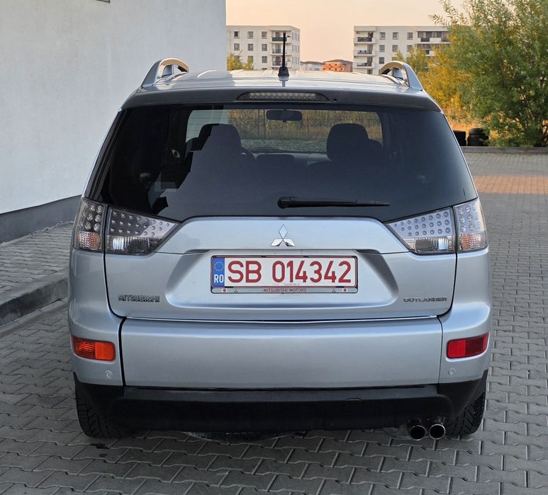 Mitsubishi Outlander 4x4 7LOCURI 2.0d 2010