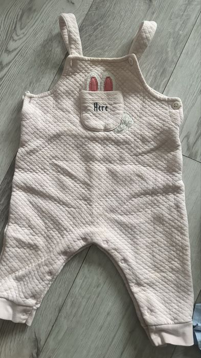 Отдам детские вещи на девочку до 2-х лет.