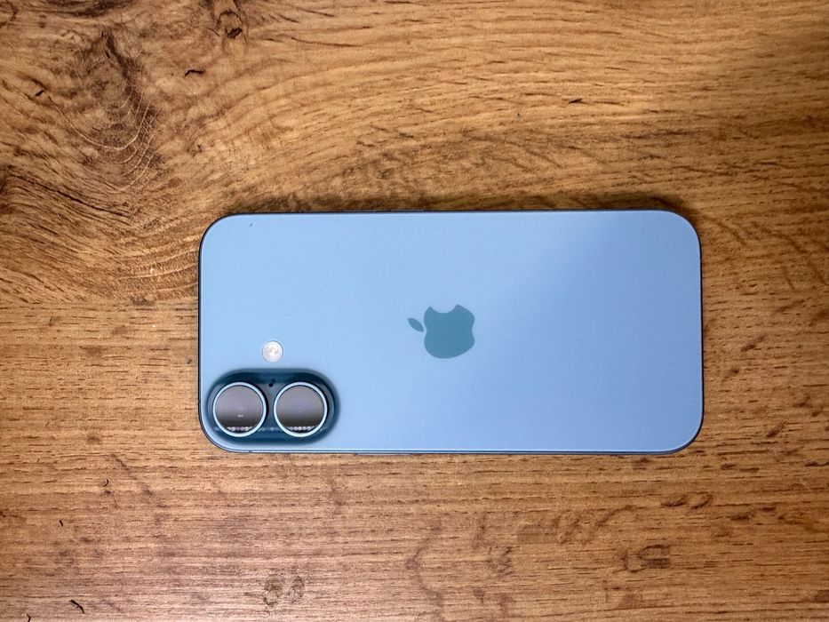 iPhone 16 в хорошем состояний