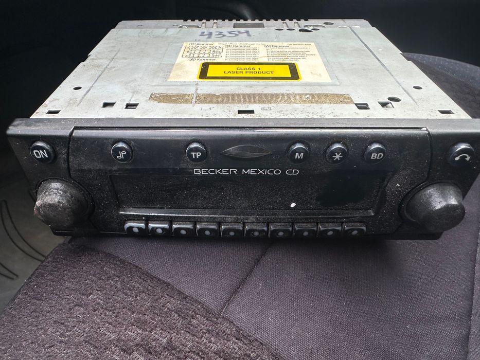 Оригинално радио Продавам аудио плеър Becker MEXICO BE 4337 работещо с код