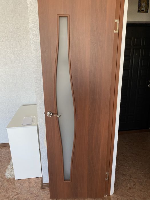 Двери межкомнатные б/у