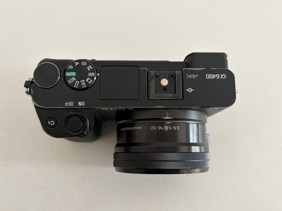 Sony Alpha A6400 + 16-50mm OSS + 3 аккумулятора.