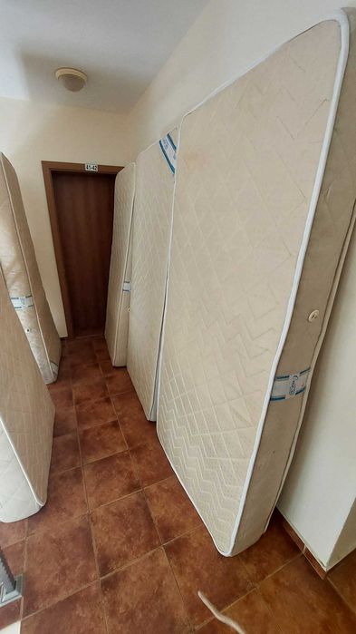 Двулицеви матраци втора употреба с пружини  82/190