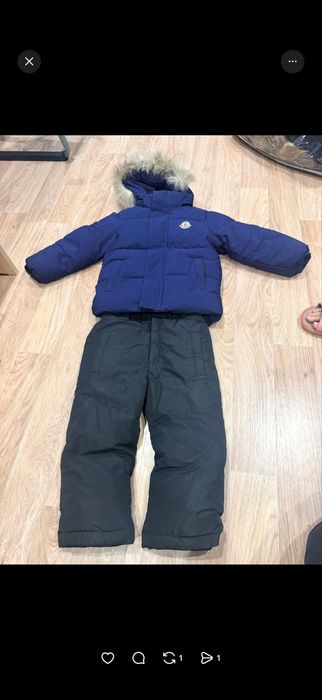 продам зимний комбинезон Moncler