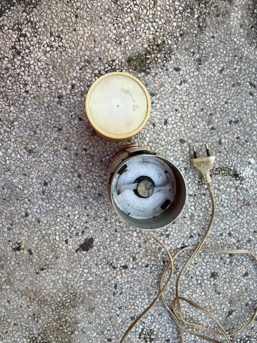 Стара Немска електрическа кафемелачка