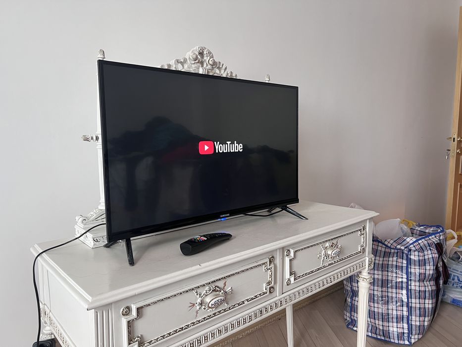 Телевизор Samsung Smart TV 32" диагональ Android 11, YouTube, Wi-Fi