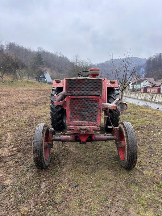 Vând Tractor U 650 și plug