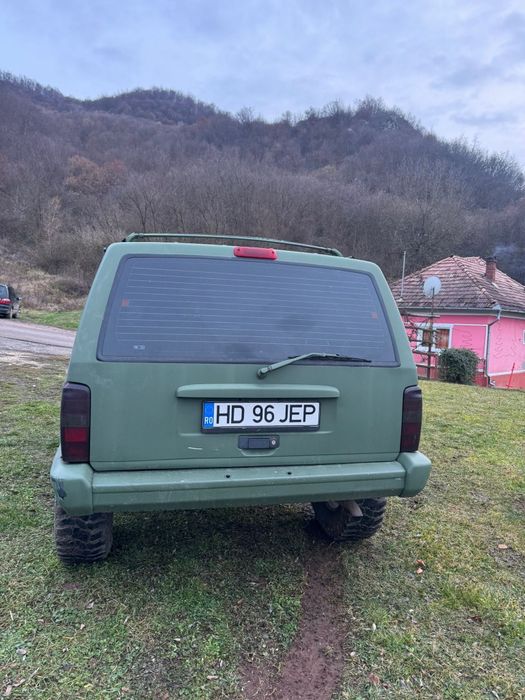 Vând jeep Cherokee xj 2.5 td Vm