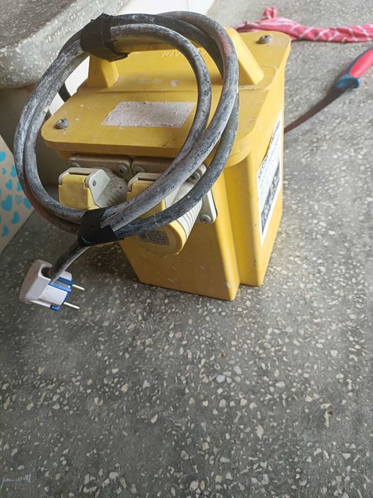 Transformator separațional 230/110 2 ieșiri Carroll Meynell