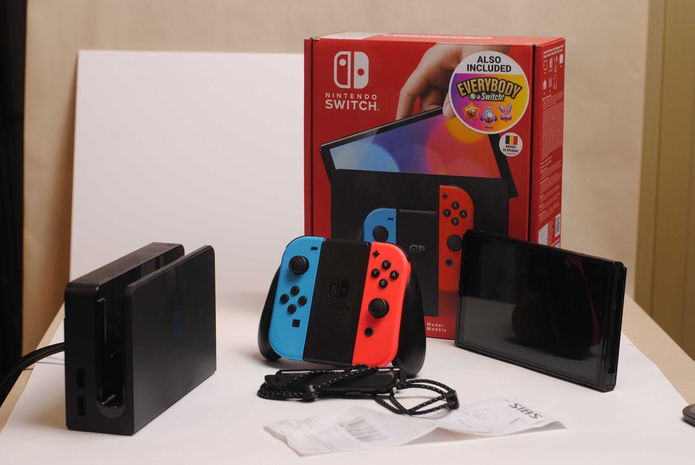 Nintendo Switch ca nou (30h) + Garanție Decembrie 2026 + Cont Zelda BOTW + alte jocuri (1-2 Switch, Neva, Wreckfest)