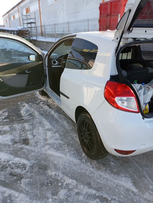 Vând mașina second-hand