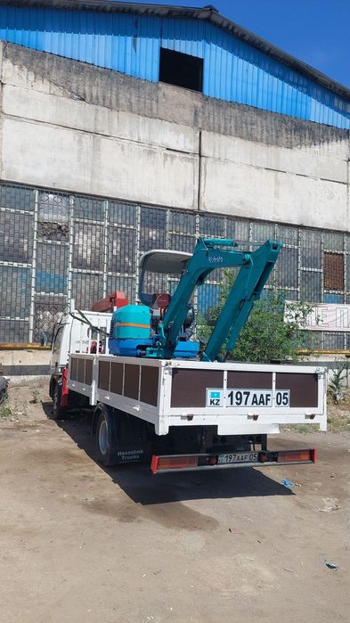 Мини экскаватор   на резиновом  ходу