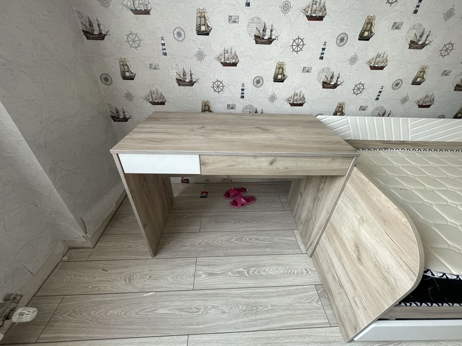 Гарнитура (шкаф, кровать, стол)