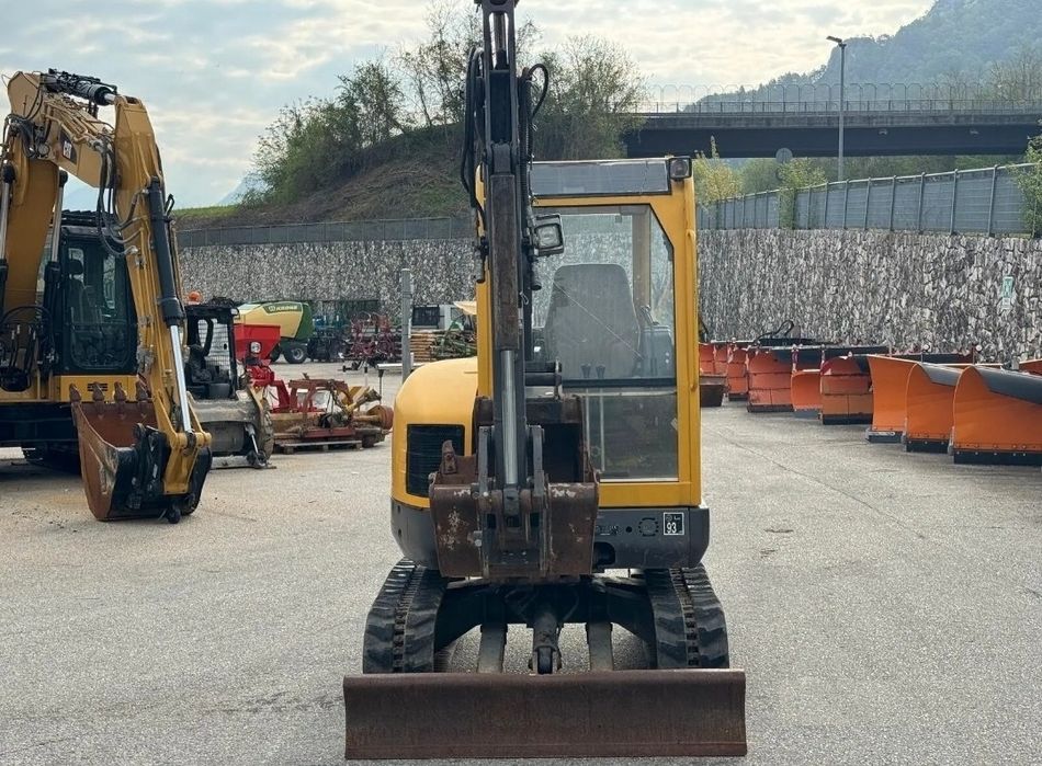 Miniexcavator Volvo ECR 28