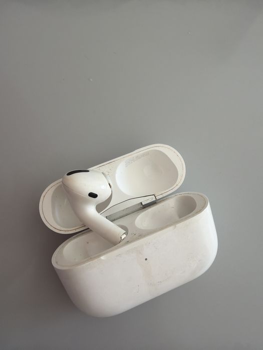 Airpods 2 кейс и левый наушник