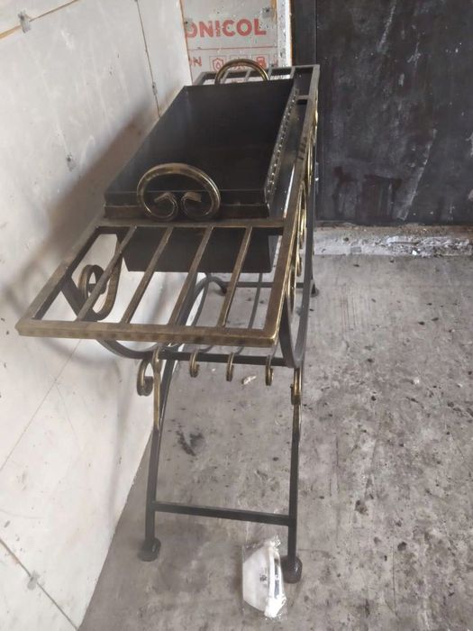 Продам мангал с элементами ковки
