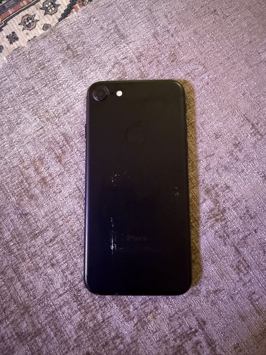 Продам айфон 7 в хорошем состояний