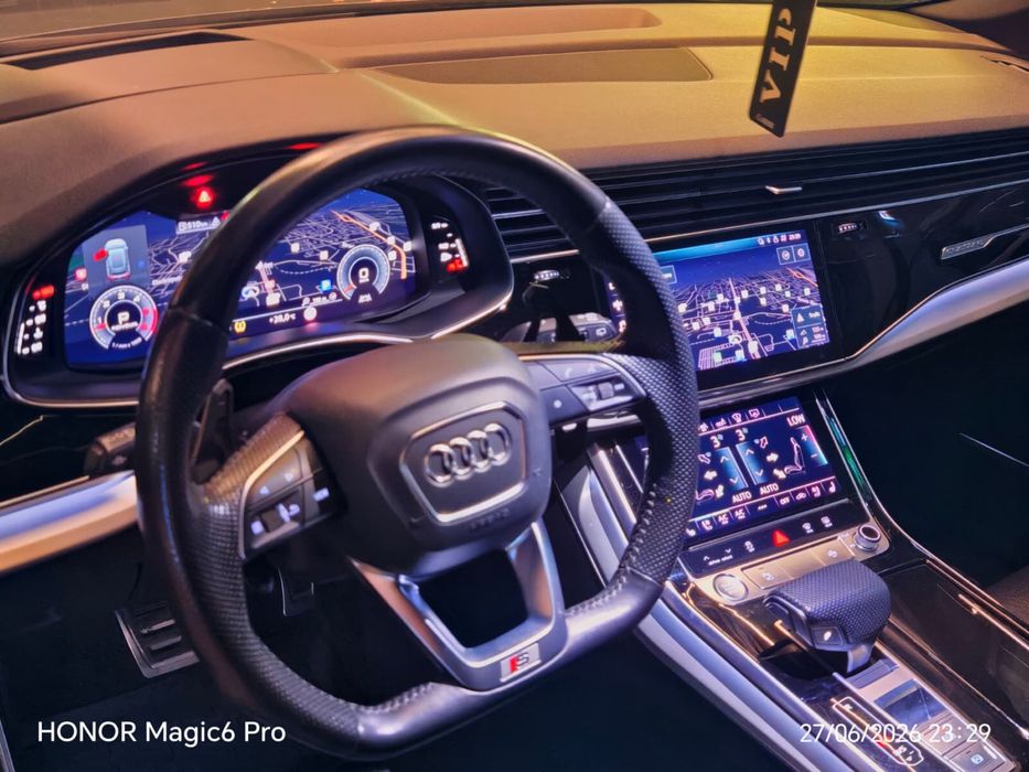 Vand Audi Q8 accept si Variante