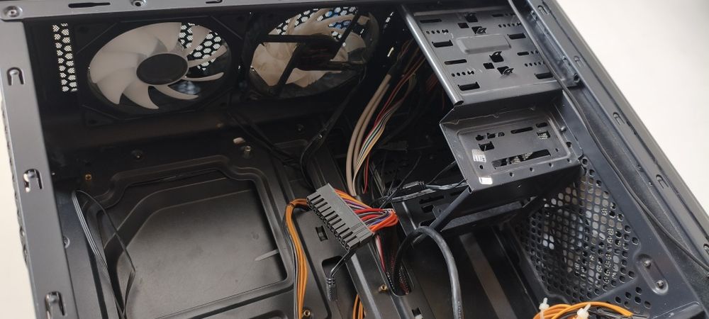 Продам корпус ATX