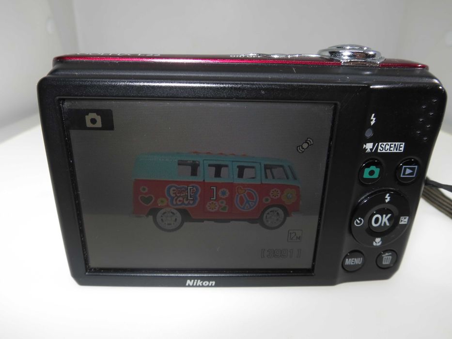 Nikon Coolpix L22 компактен цифров фотоапарат, червена дигитална камера, 12 мегапиксела, голям екран, тествана и работи отлично