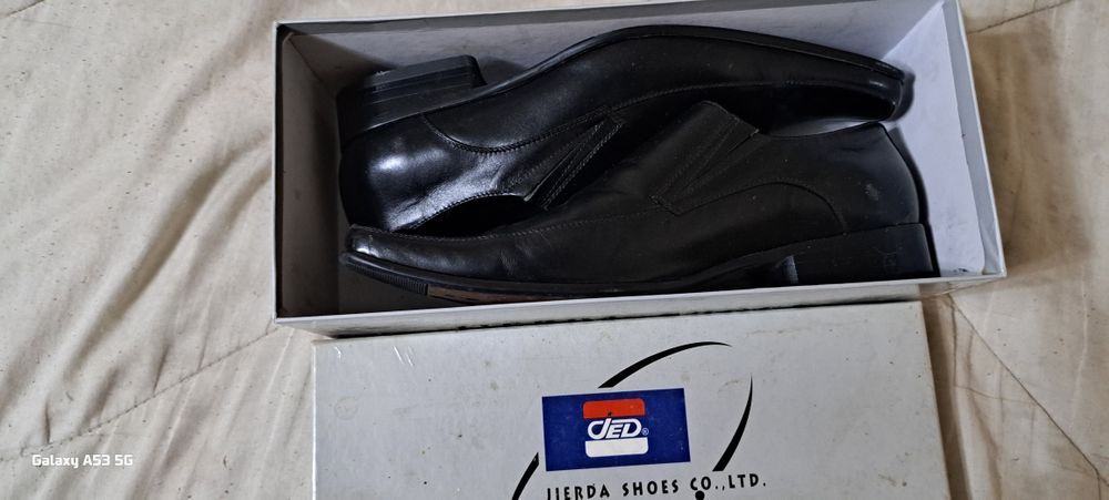 Мужские туфли  практически новые.