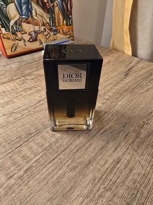 Vand parfum din propria colectie